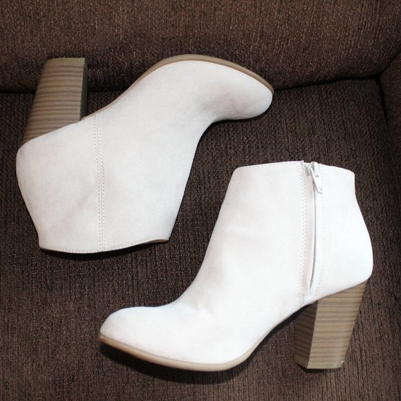 Old Navy Shoes - Old Navy Nude Suede Booties Size 7